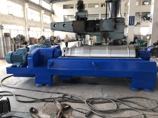 REYES Machinery decanter centrifuge for continuous solid-liquid separation and sludge dewatering